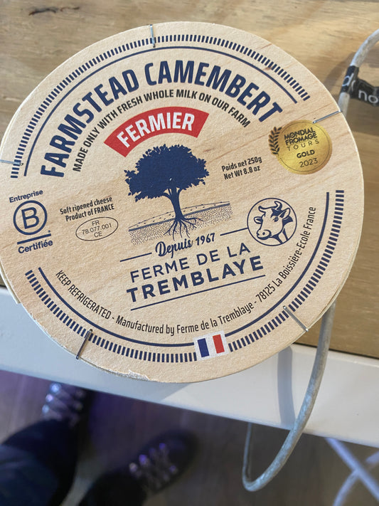 The lid of a Camembert Ferme de la Tremblaye cheese by Westerlind highlights awards, weight, certification, and its French origin since 1967.