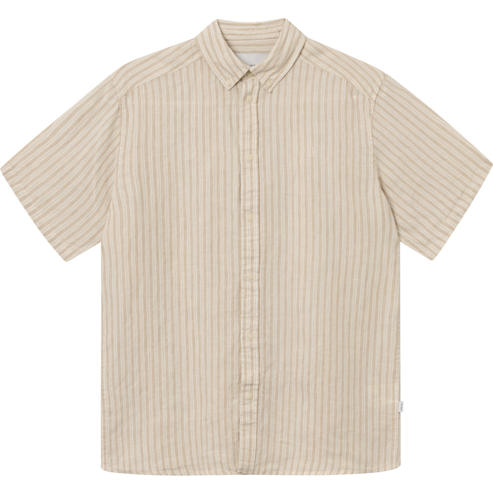 A Kris Linen SS Shirt in Light Desert Sand/Light Ivory by Les Deux displayed against a white background.