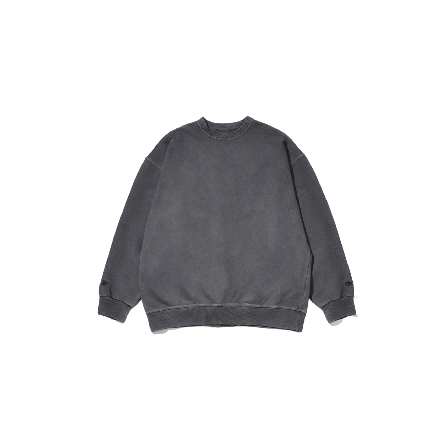 The Kappy Pigment Sweatshirt is a unisex crewneck with long sleeves, designed for a comfortable fit and made from pigment dyed cotton in a gray shade, set against a simple backdrop.