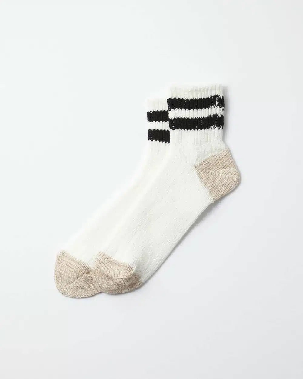 RoToTo's O.S. Ribbed Ankle Socks in White/Black feature a stylish design with beige toes and heels, complemented by two black horizontal stripes near the cuff.