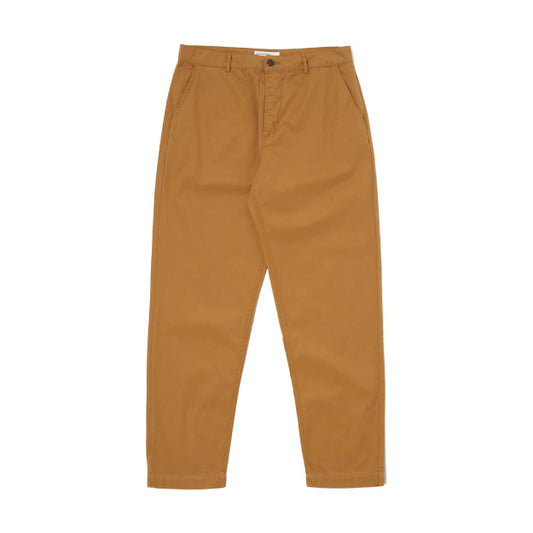 The Military Chino, Cumin by Universal Works offers a great fit with pleats and a timeless design. These brown straight-leg trousers feature button closure and side pockets, ensuring versatility for any wardrobe.